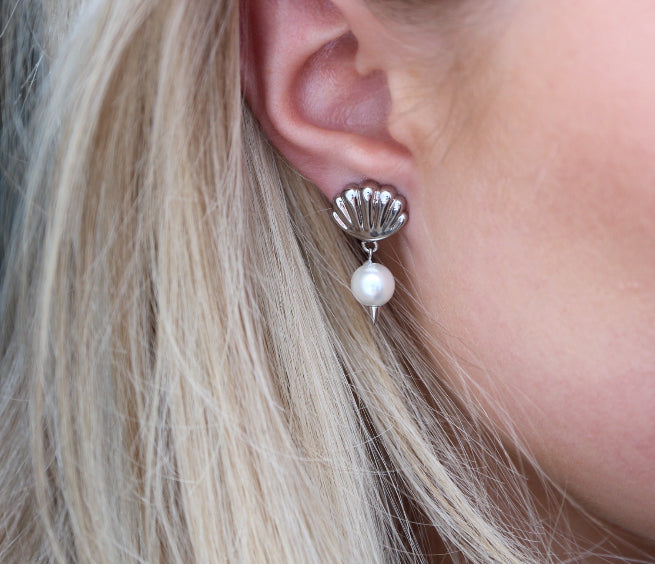 Shell earring