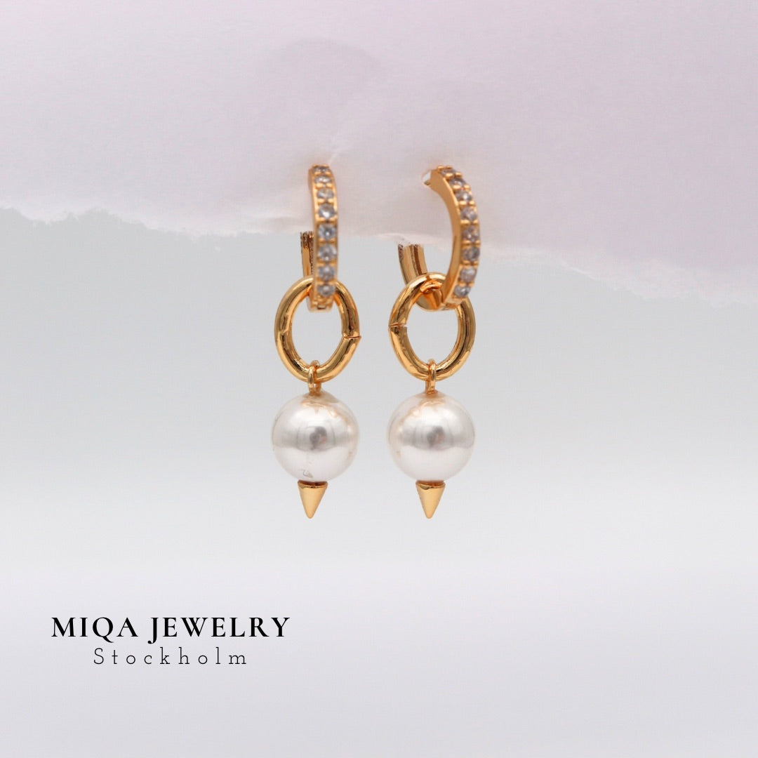 Pearl spike earring