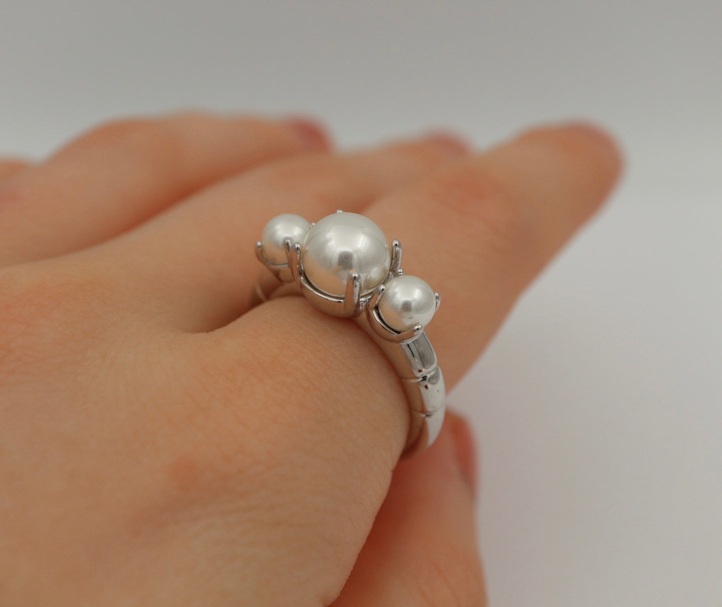 Pearl claw ring