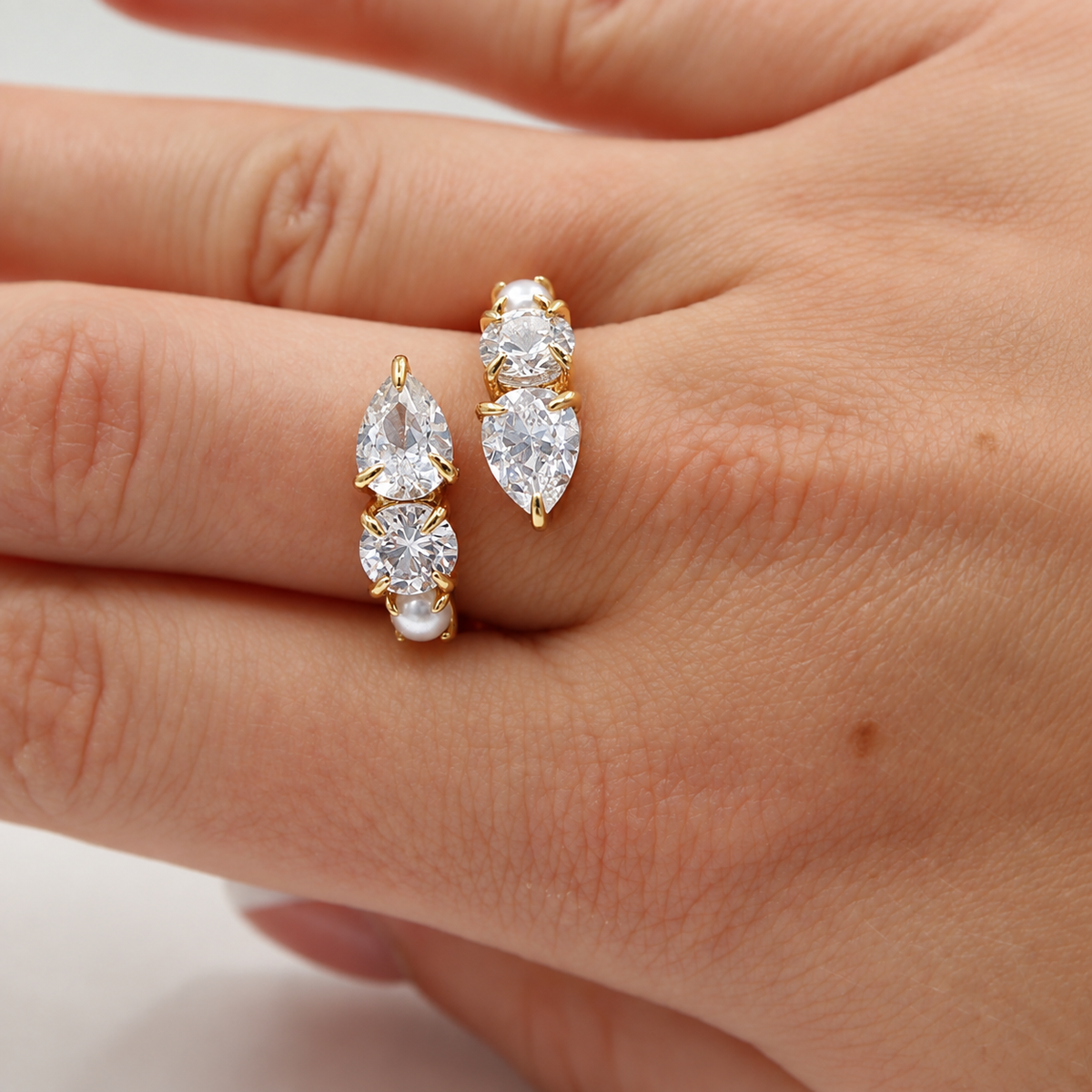 Blossom pearl ring white