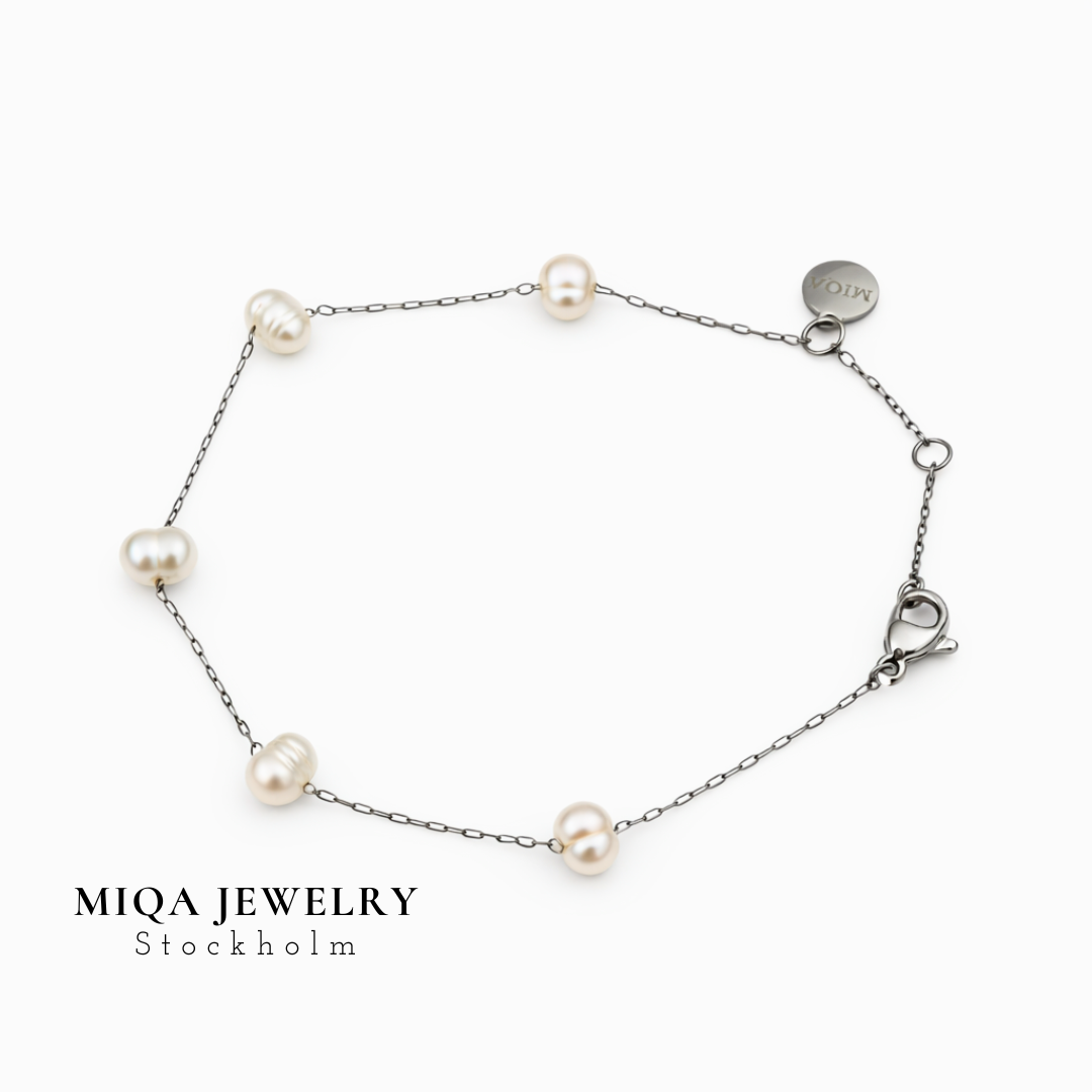 Pearl bracelet
