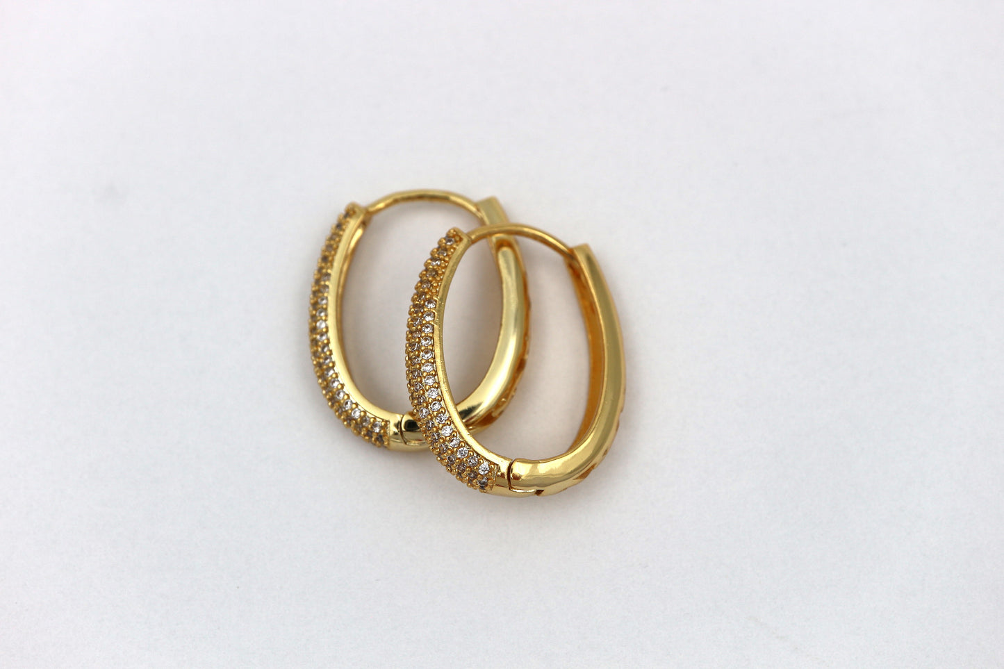 Sparkling earring
