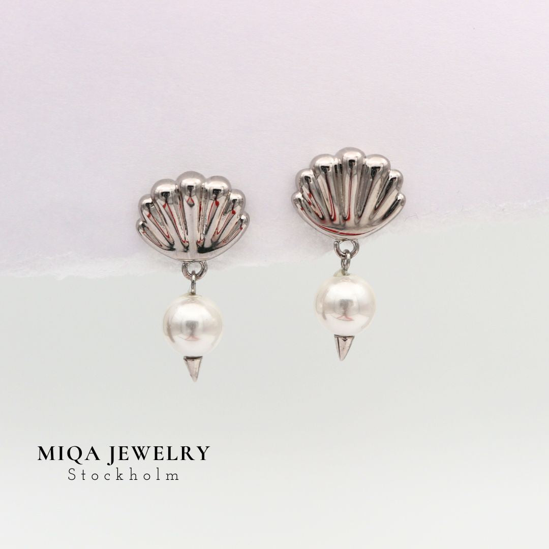 Shell earring