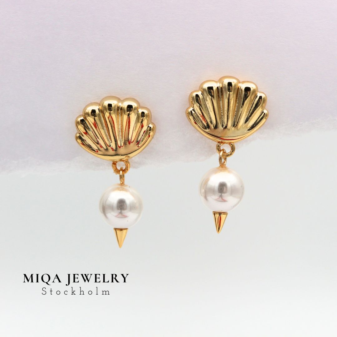 Shell earring