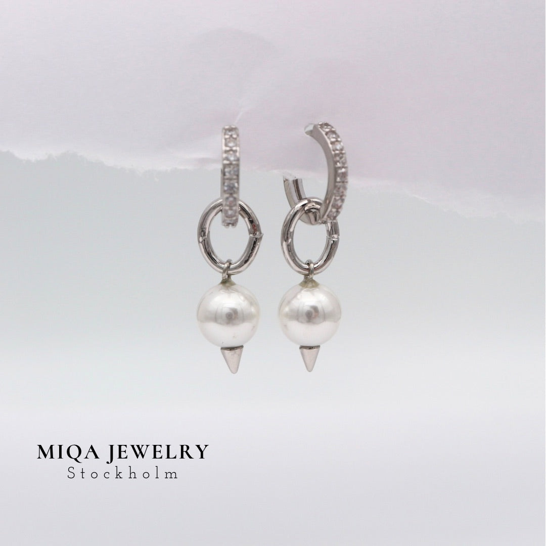 Pearl spike earring