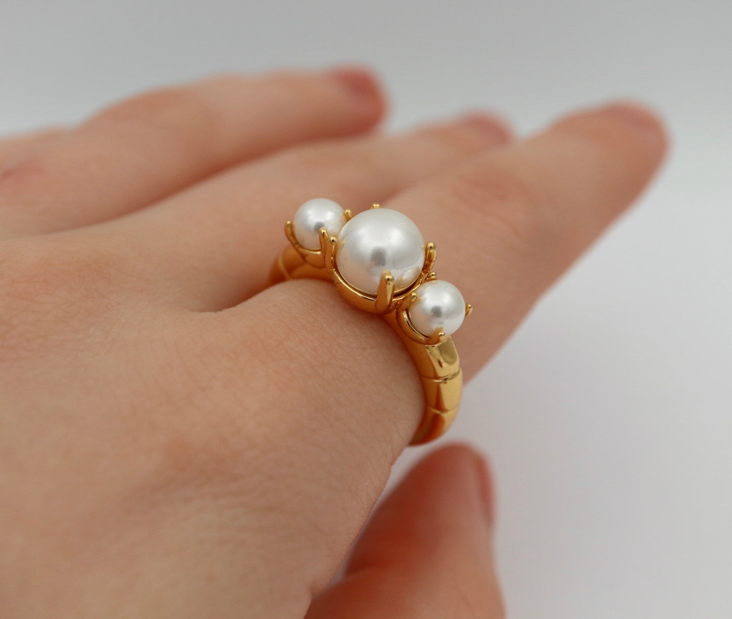 Pearl claw ring
