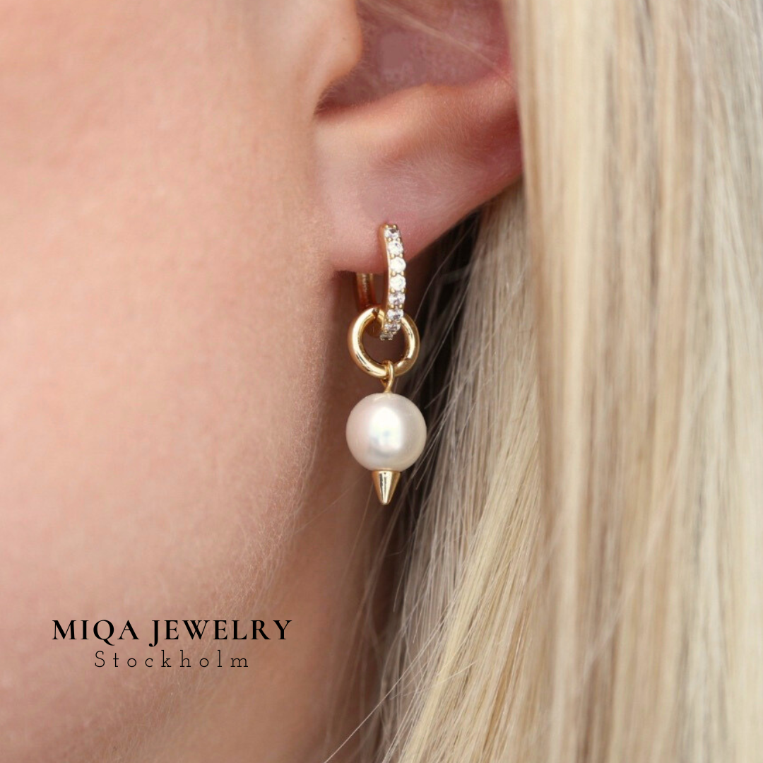 Pearl spike earring