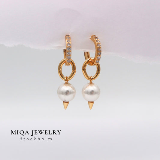 Pearl spike earring