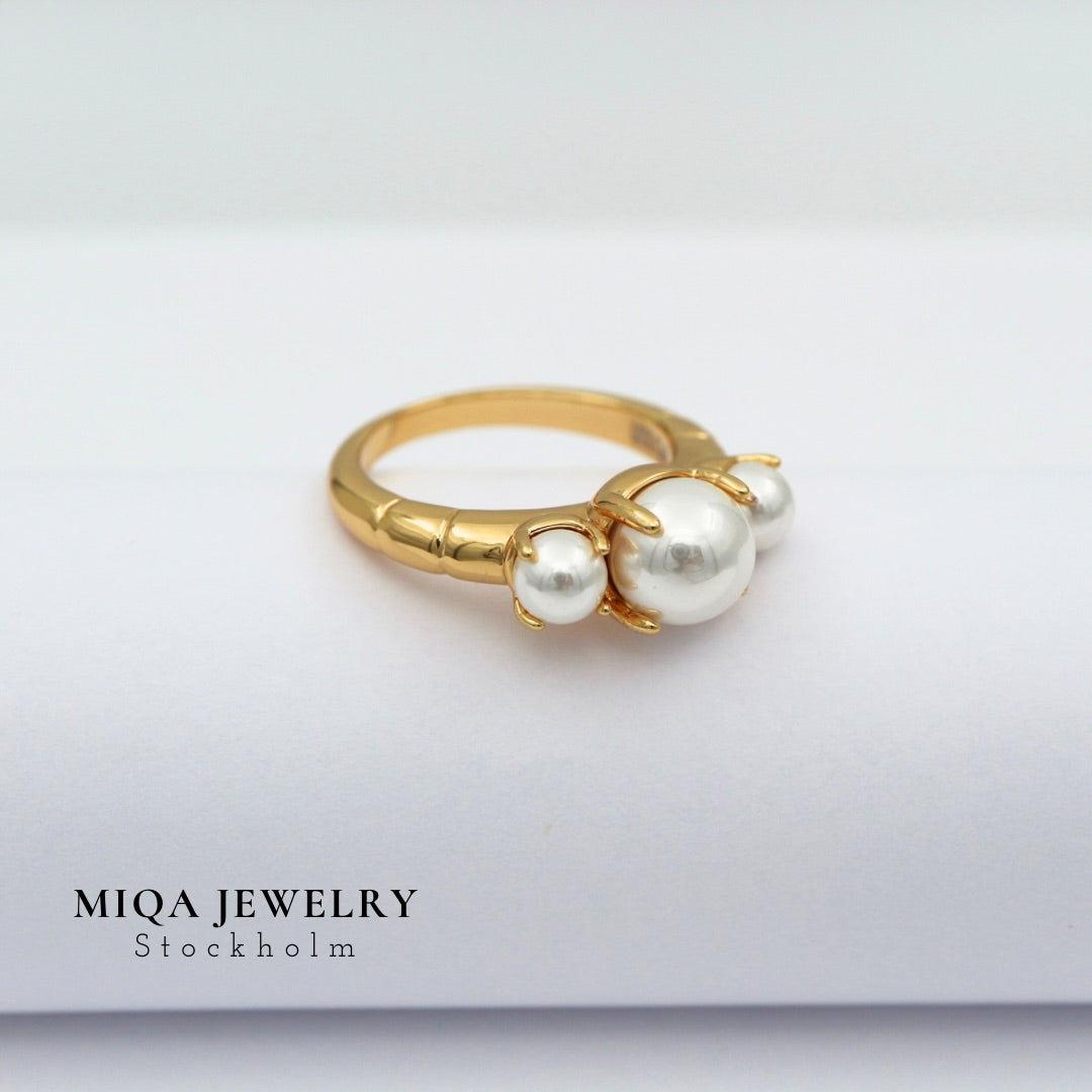 Pearl claw ring
