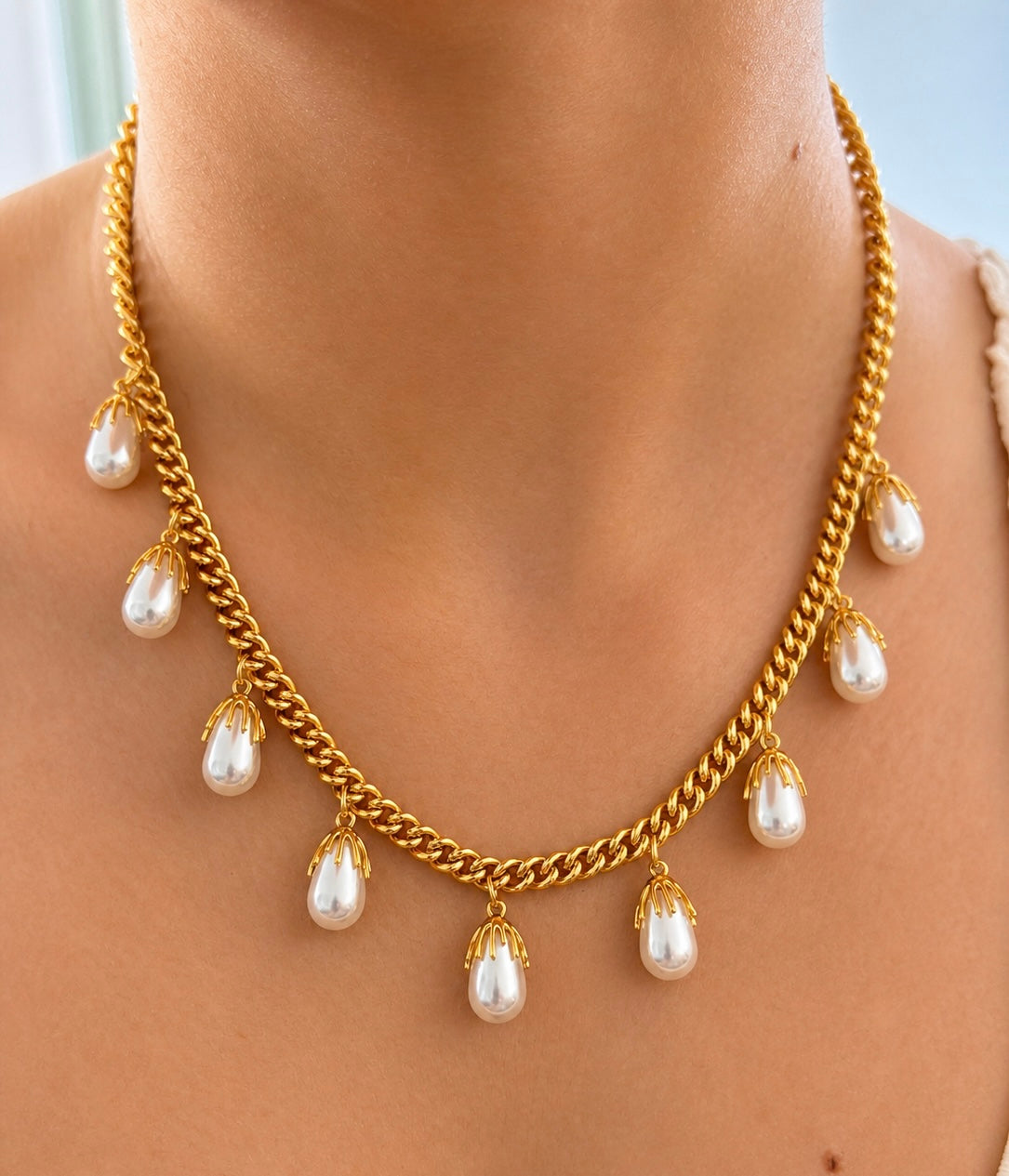 Pearl drop necklace