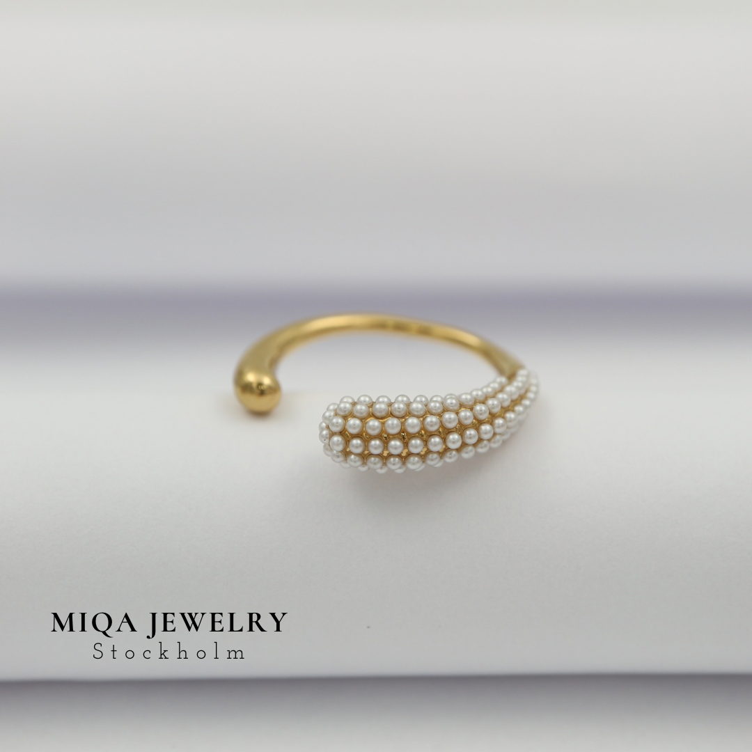 Eva Gold Pearl ring