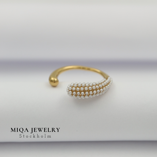 Eva Gold Pearl ring