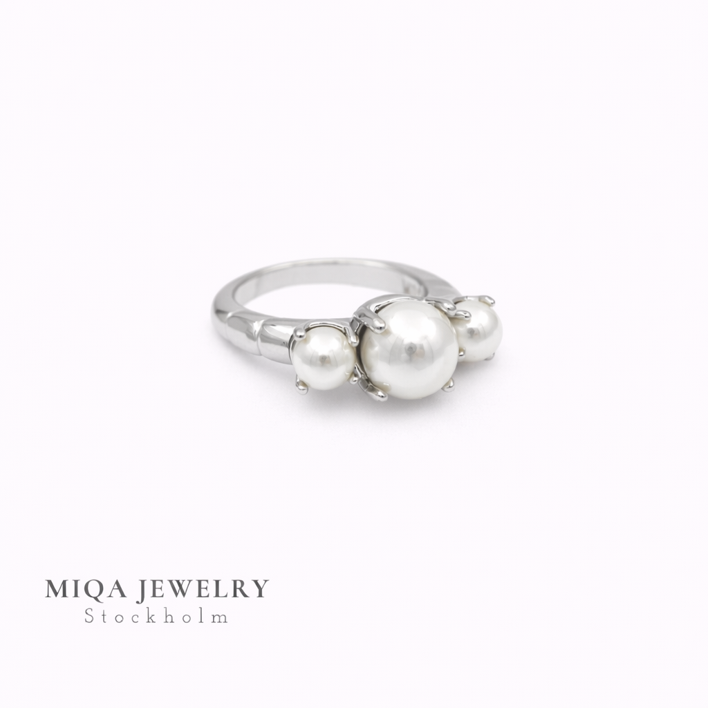 Pearl claw ring