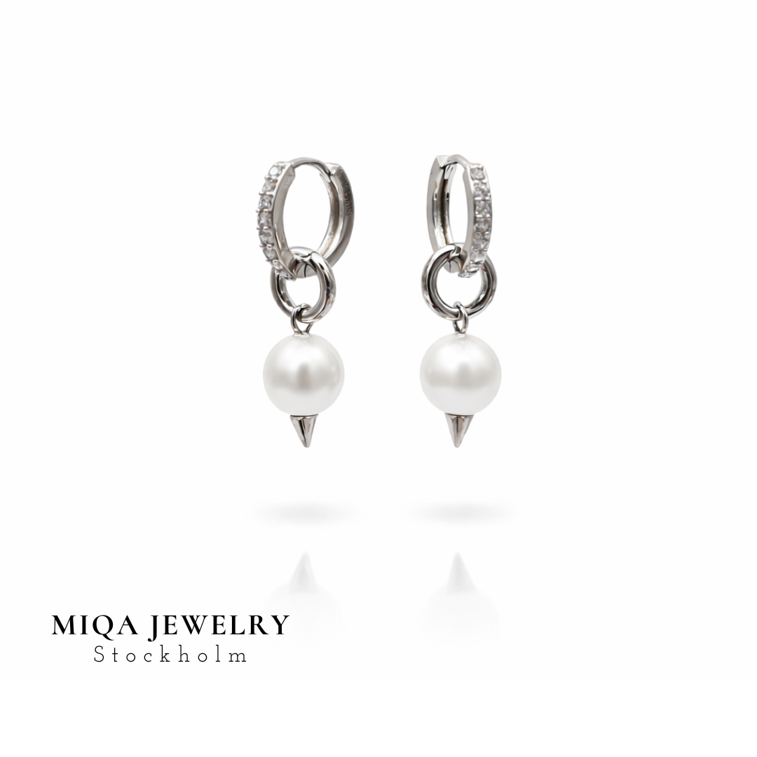 Pearl spike earring