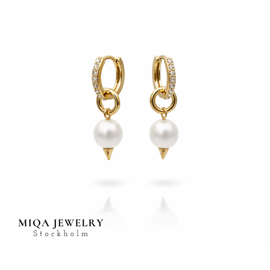 Pearl spike earring