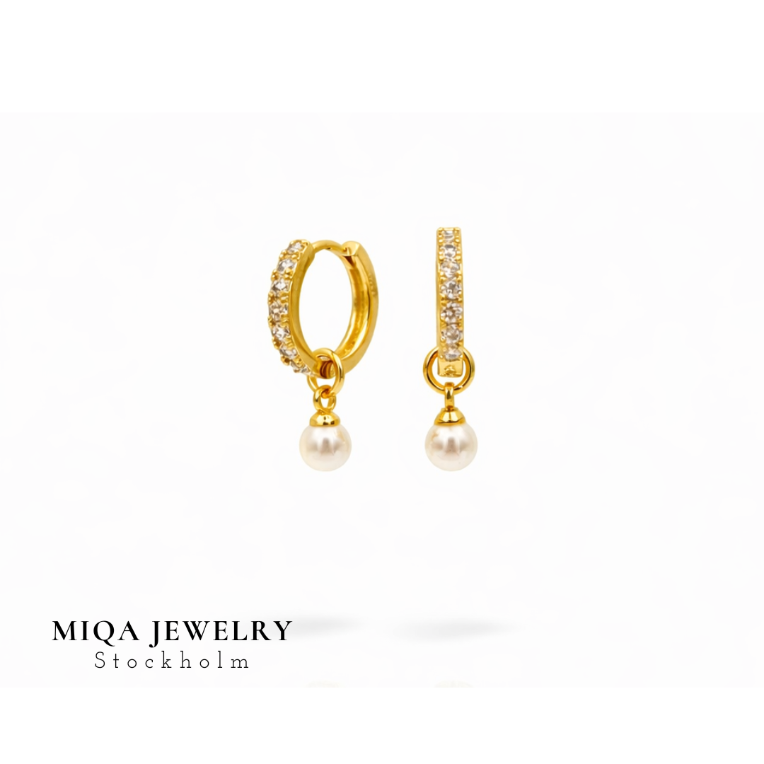 Astrid pearl Hoops